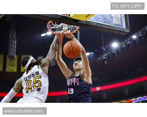 热身赛精彩对决国王队与热火队激战正酣展现篮球魅力与团队合作精神